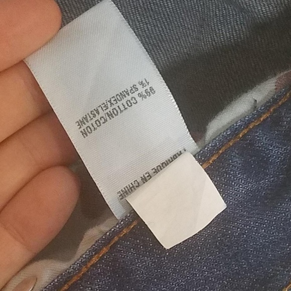 **SOLD** Lucky Brand Flap Back Pocket Jeans - Picture 5 of 7